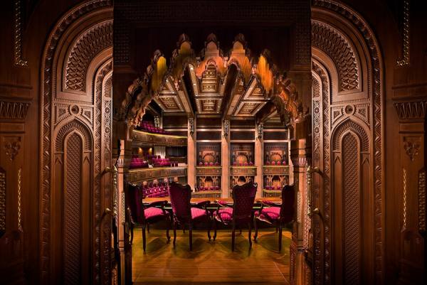 Photograph Victor Romero Muscat Royal Opera House on One Eyeland